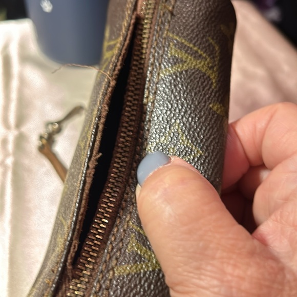 Louis Vuitton Pochette mini vintage Papilon zipper separation but still works - Picture 7 of 9